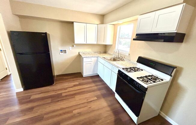 2 beds, 1 bath, $1,075