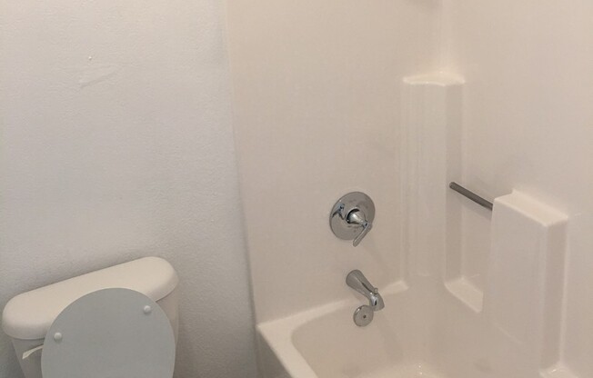 2 beds, 1 bath, 825 sqft, $1,695, Unit 0125