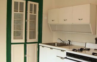 Great deal on a plex in Goose Hollow!