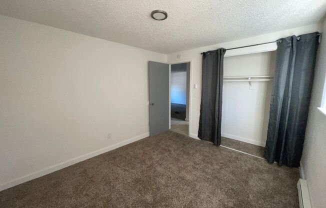 2 beds, 1 bath, 784 sqft, $1,195, Unit 22