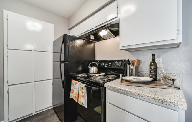 1 bed, 1.5 baths, 711 sqft, $849