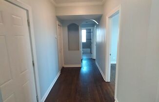 3 beds, 1 bath, $1,500, Unit 5520-3