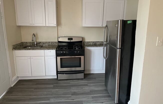 One bedroom one bathroom apartment with heat included