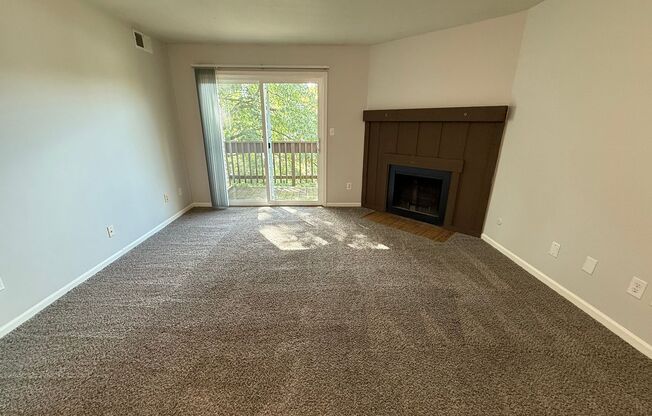 2 beds, 1 bath, 775 sqft, $895, Unit 370J