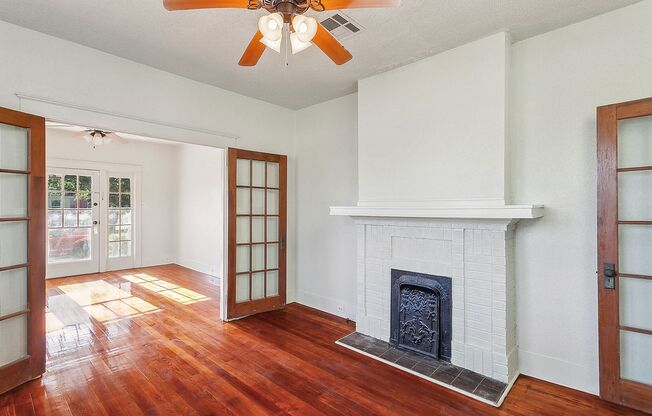 1203 - 1205 Numa St