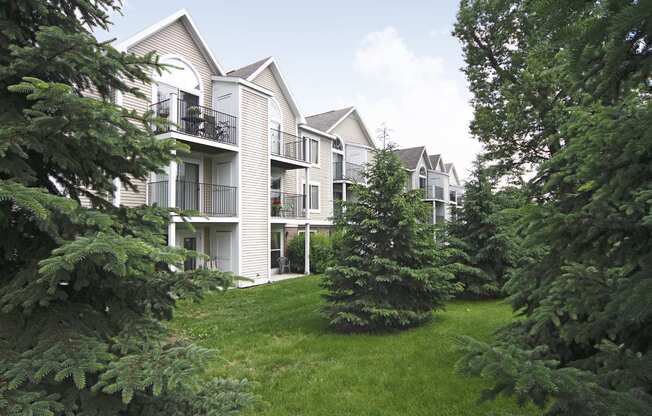 Lush Green Outdoors at The Highlands Apartments, Indiana, 46514