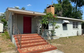 Inviting 2-Bedroom Home in Central Lakeland – Now Available!