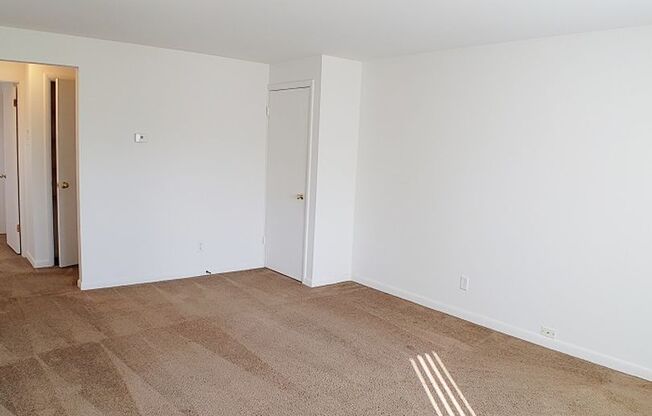 2 beds, 1 bath, 850 sqft, $1,349, Unit 5822-1 Balsam