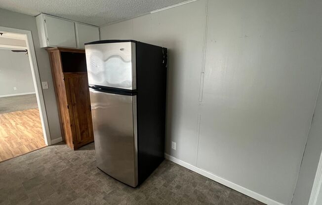 2 beds, 1 bath, $1,095