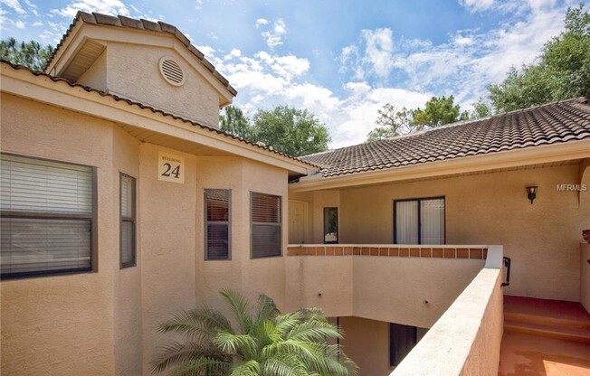 Dr Phillips 2 bedroom 2 bath with 1 car garage