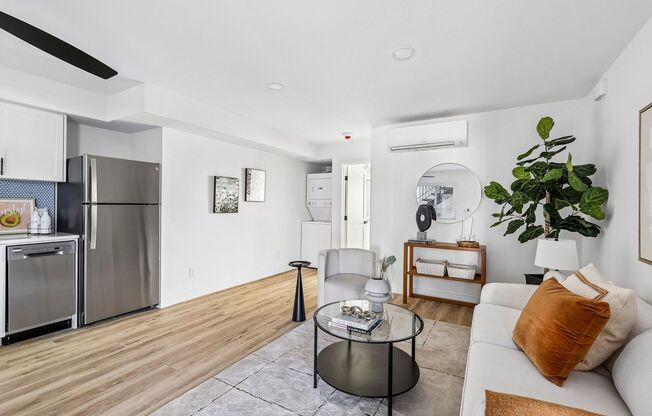 1 bed, 1 bath, 530 sqft, $2,345, Unit 27