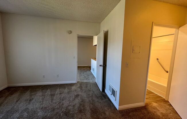 1 bed, 1 bath, 500 sqft, $1,995, Unit 35