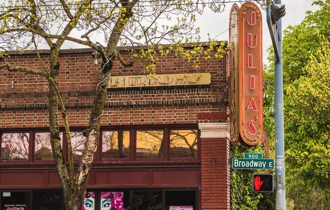 2 beds, 2 baths, 907 sqft, $3,850, Unit 607