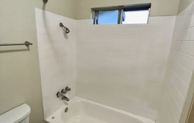 1 bed, 1 bath, 700 sqft, $1,575, Unit 14