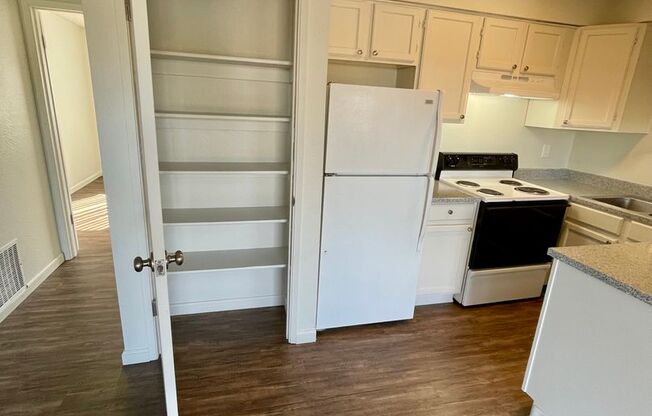 1 bed, 1 bath, 600 sqft, $1,175, Unit 14