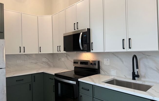 2 beds, 2 baths, 1,000 sqft, $4,195, Unit 203