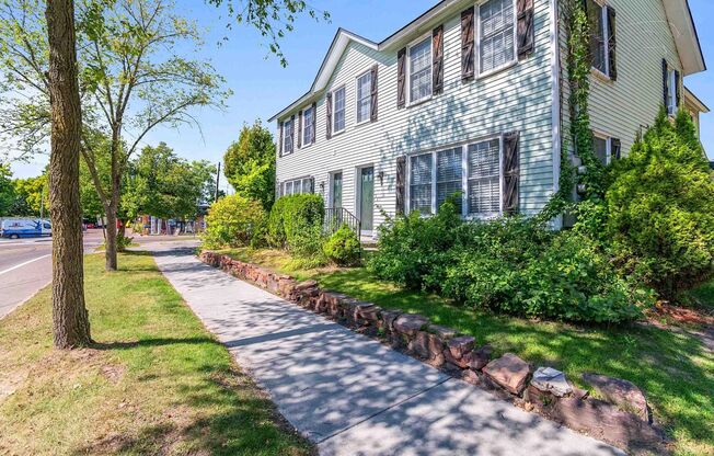 30-32 Sherman St - Lakefront Living, Right in the Heart of Burlington