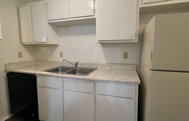 2 beds, 2 baths, 1,000 sqft, $1,315, Unit 411