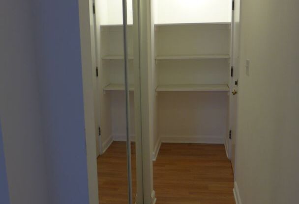 Studio, 1 bath, 400 sqft, $1,175, Unit 101