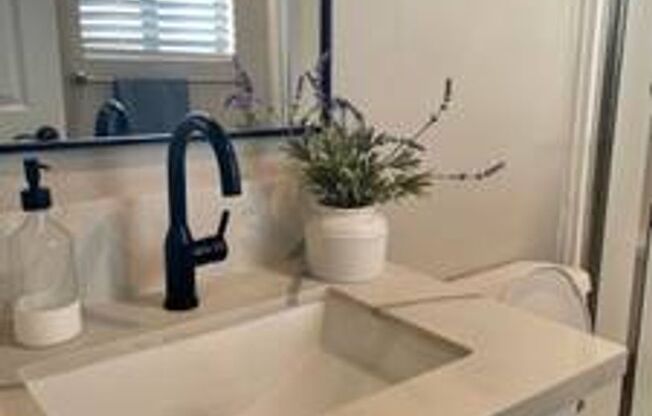 2 beds, 2 baths, 900 sqft, $3,750, Unit 09