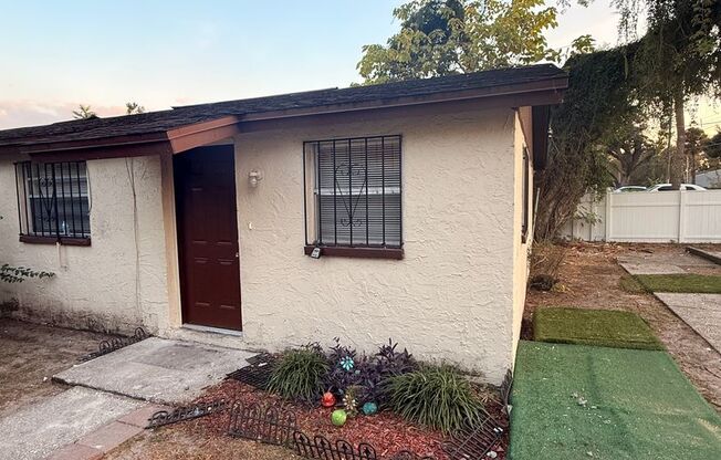 2 beds, 1 bath, 750 sqft, $1,400, Unit B