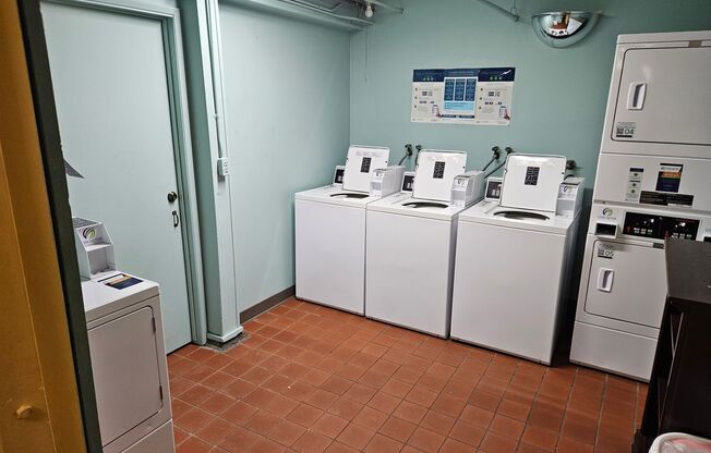 Studio, 1 bath, 337 sqft, $1,179, Unit 23