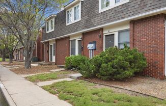 2 beds, 2 baths, 800 sqft, $880