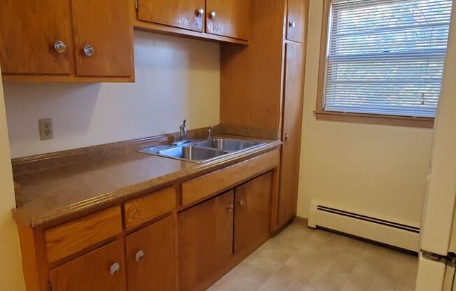 1 bed, 1 bath, $1,095, Unit 202