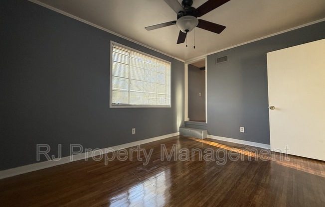 1082 WOODBURY
