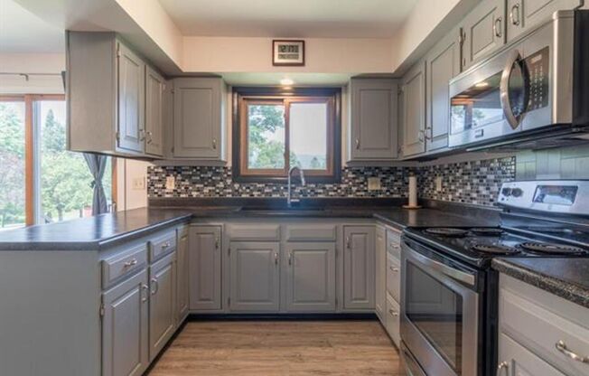 2 Bedroom 1.5 Bath Single Family Home Available!
