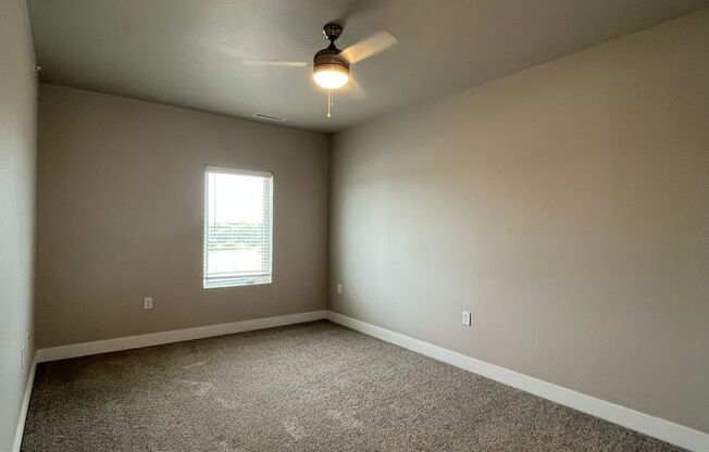 3 beds, 2 baths, 1,212 sqft, $2,400