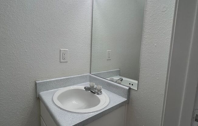 1 bed, 1.5 baths, 776 sqft, $975, Unit 19-604