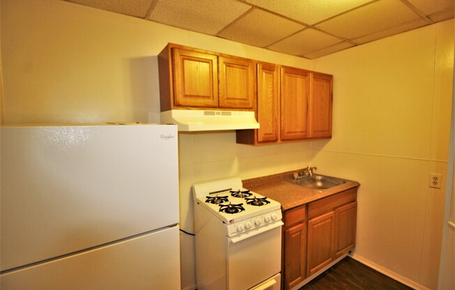 Studio, 1 bath, 12 sqft, $995, Unit 3R