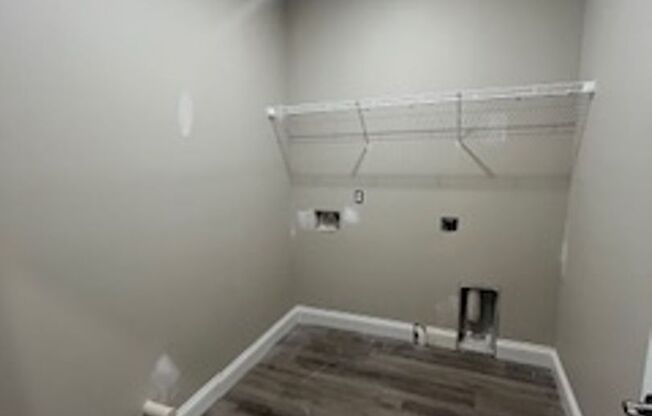 2 beds, 1 bath, 950 sqft, $1,000, Unit 214