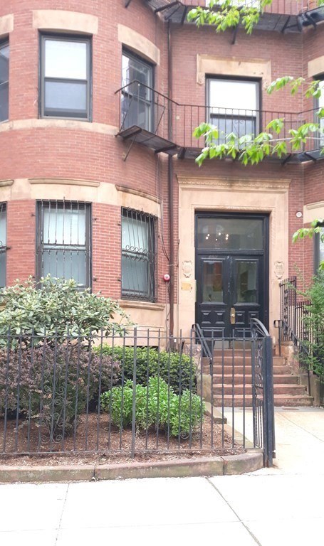 869 Beacon St