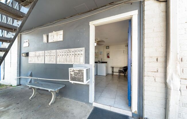 2 beds, 1 bath, $1,025, Unit 23