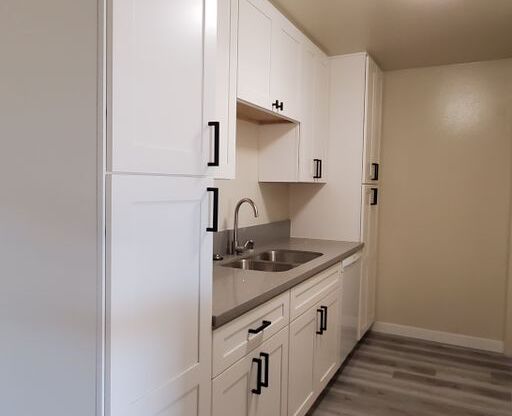 2 beds, 1 bath, 780 sqft, $2,500, Unit 327