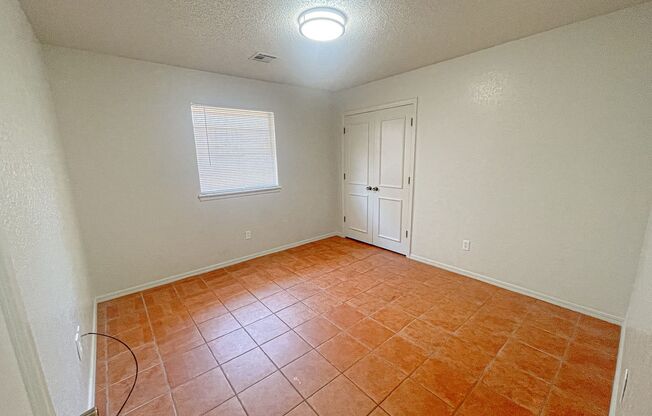 3 beds, 2 baths, $1,545