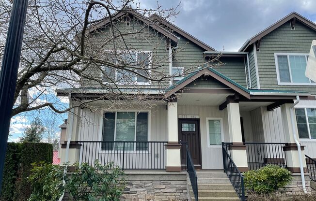 Townhome 2-Bd, 2- Baths with a full-kitchen & Electric fireplace in a Modernized-Style Home, for all Types!