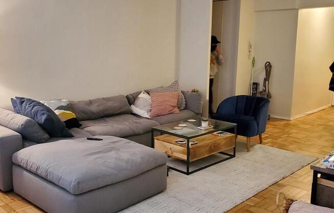 60 W 13 ST