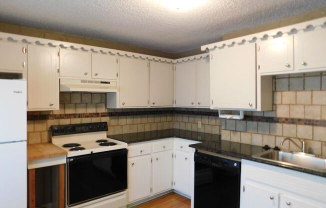 2 beds, 1 bath, $950