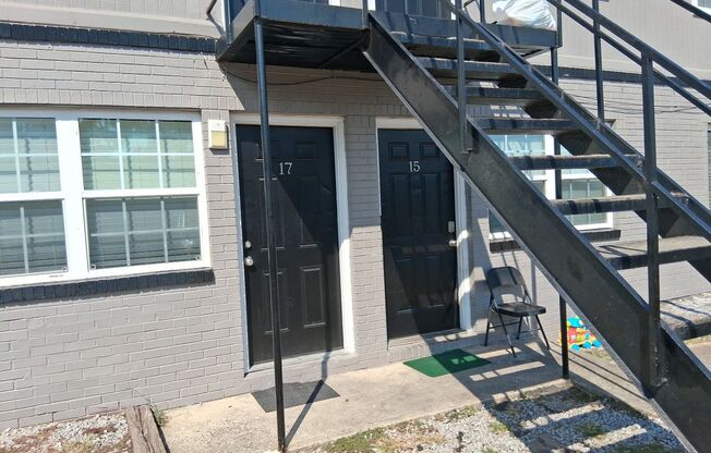 2 beds, 1 bath, $825, Unit 17 - downstairs unit