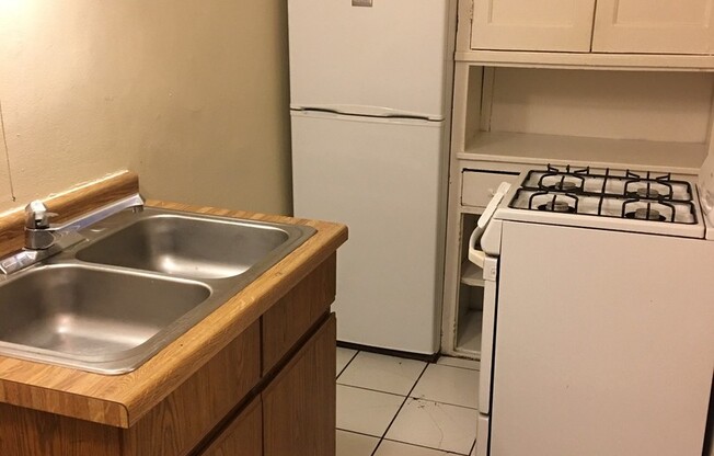 Studio, 1 bath, $895, Unit 4