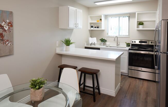 2 beds, 1 bath, 850 sqft, $1,099, Unit 122