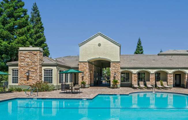 Resort-style swimming pool - Willow Spring Apartments