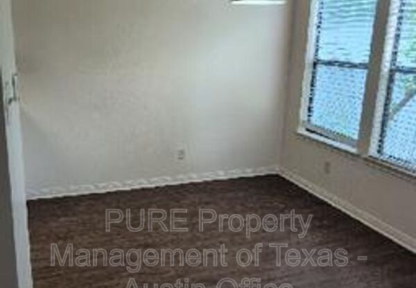1213 GREGORY LN