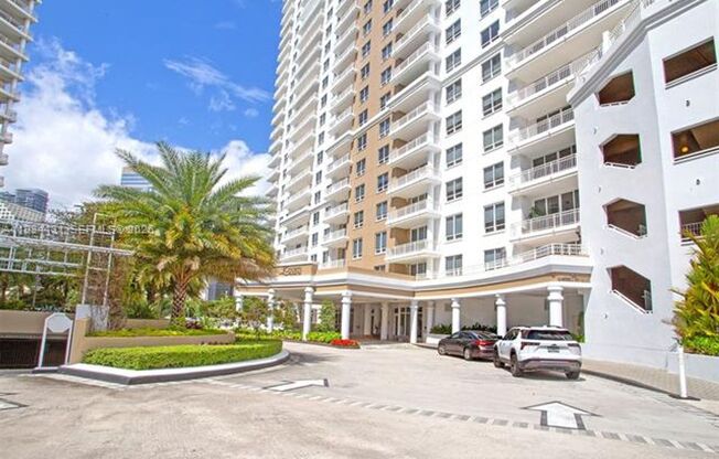 1 bed, 2 baths, 878 sqft, $3,500, Unit 801 Brickell Key Blvd # 907