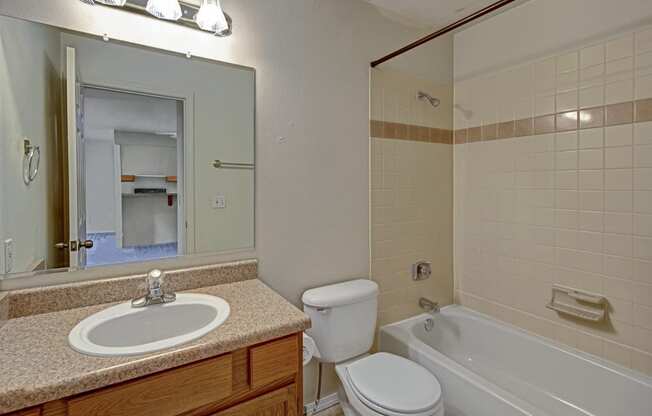 La Maisonnette Bathroom