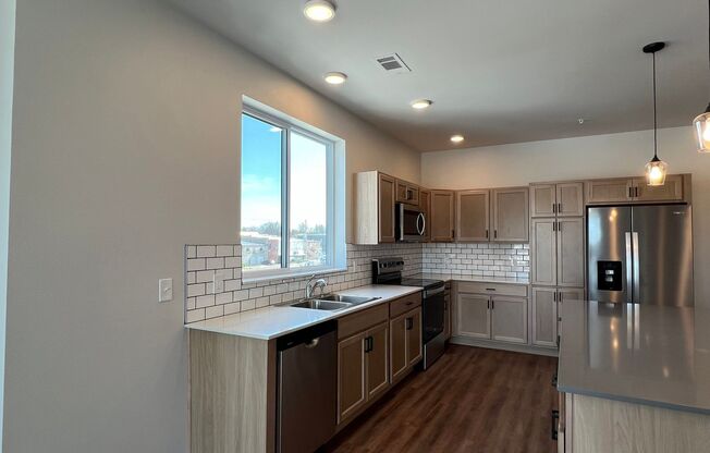 2 beds, 2 baths, 1,220 sqft, $2,650, Unit WR 305-200