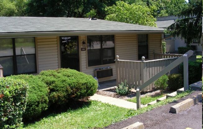 Charming 1 Bedroom, 1 Bath AVAILABLE NOW!